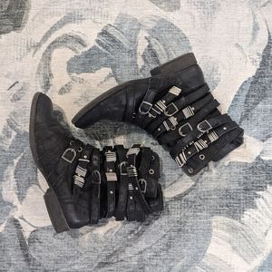 ❌SOLD❌Steve Madden Tyrant boots size 8.5